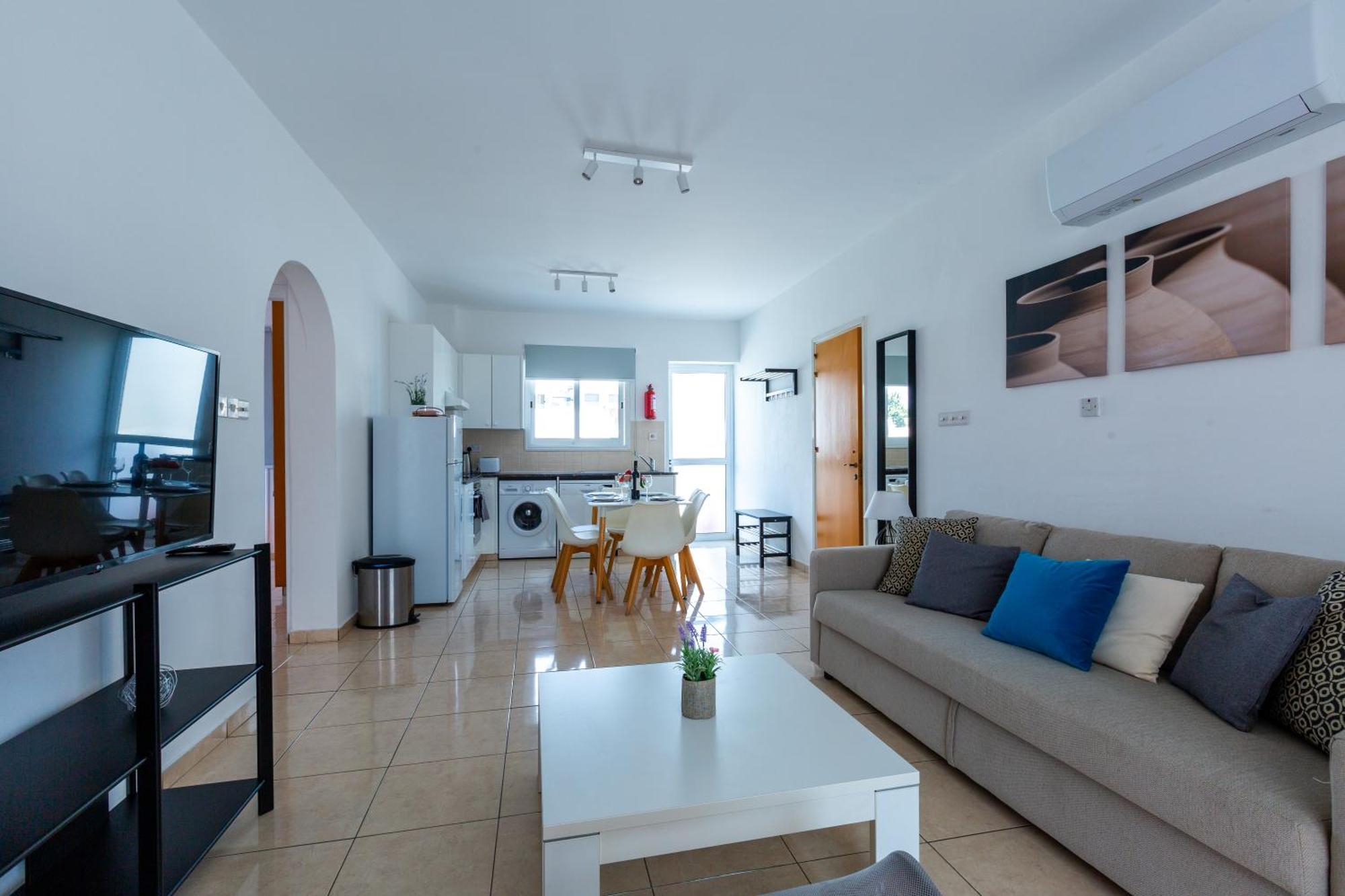 Beautiful 2 Bed Apartment In Paphos Cyprus Buitenkant foto