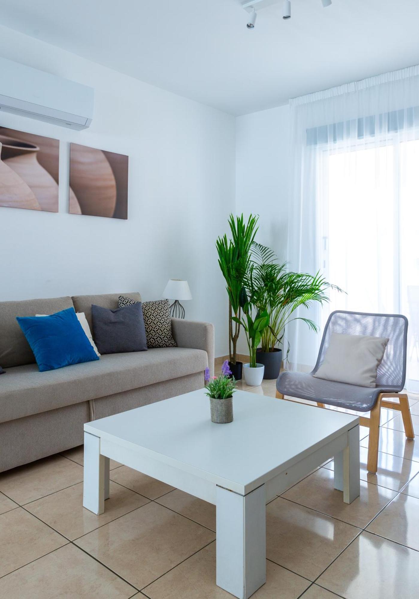 Beautiful 2 Bed Apartment In Paphos Cyprus Buitenkant foto