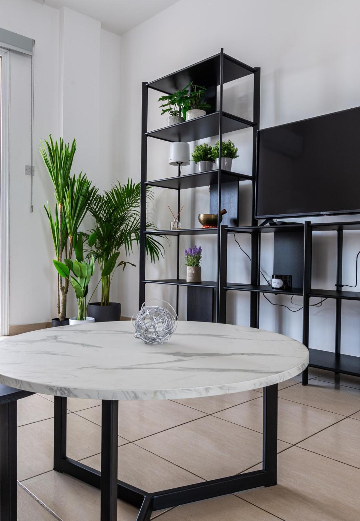 Beautiful 2 Bed Apartment In Paphos Cyprus Buitenkant foto
