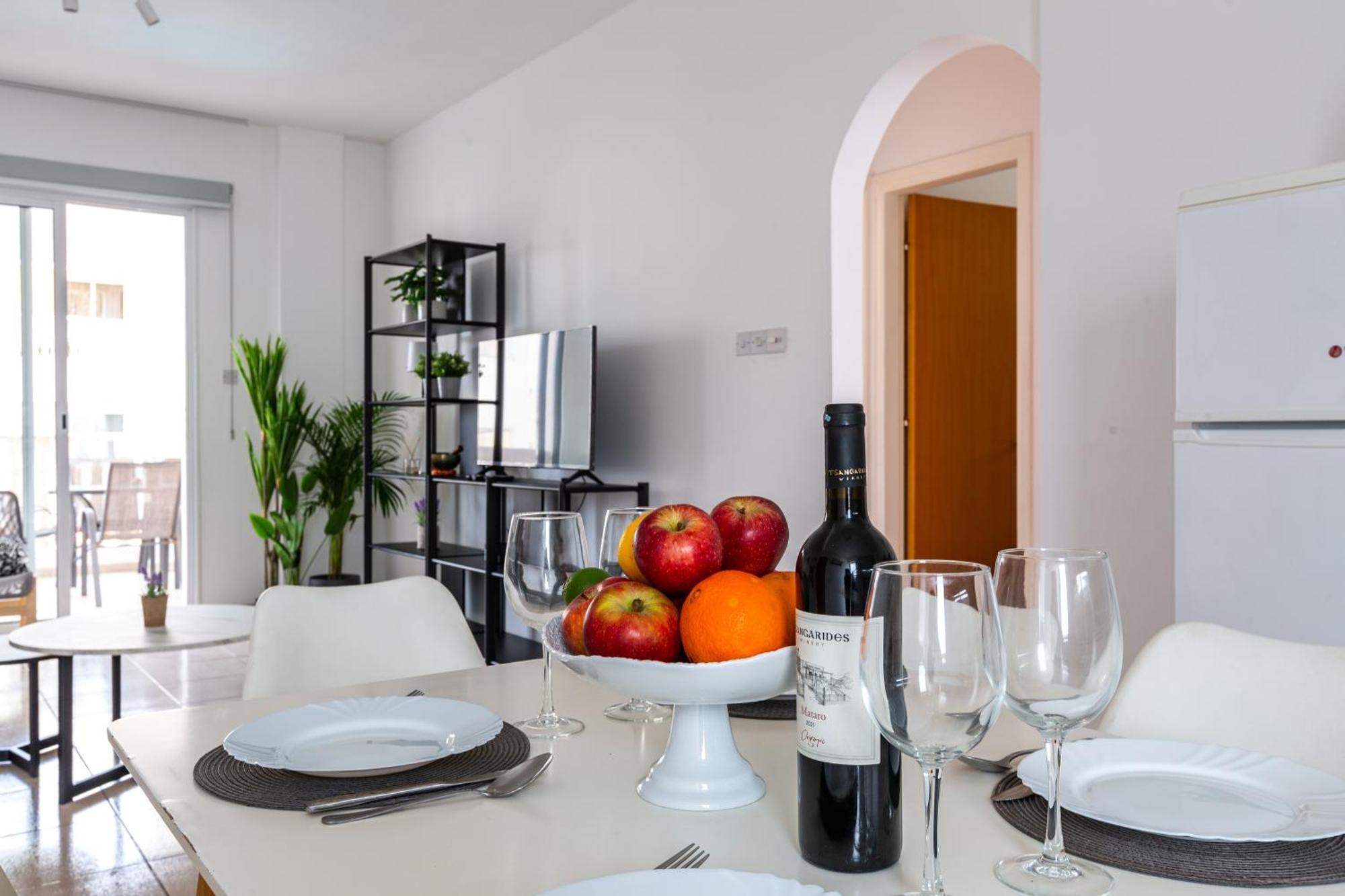 Beautiful 2 Bed Apartment In Paphos Cyprus Buitenkant foto