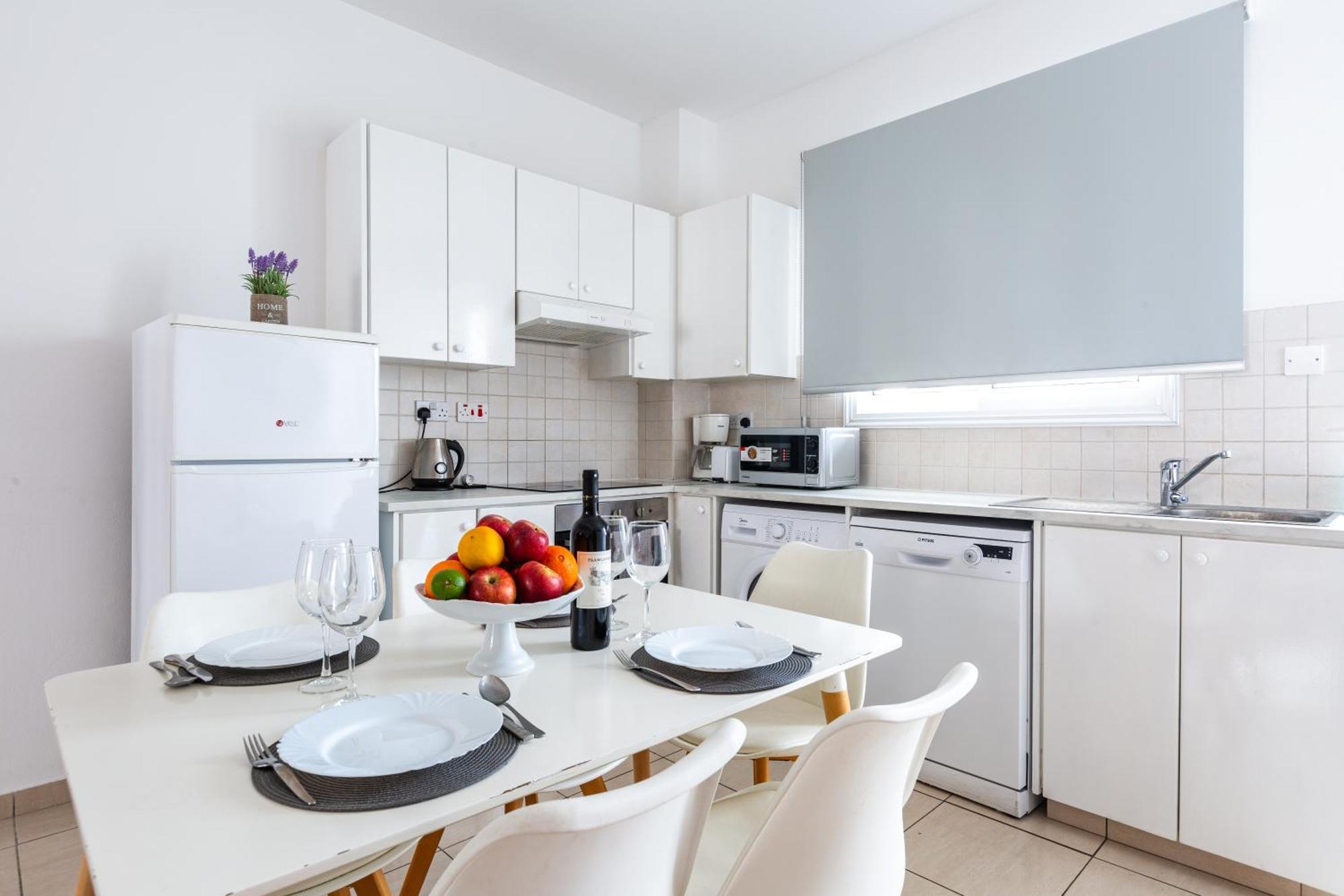Beautiful 2 Bed Apartment In Paphos Cyprus Buitenkant foto