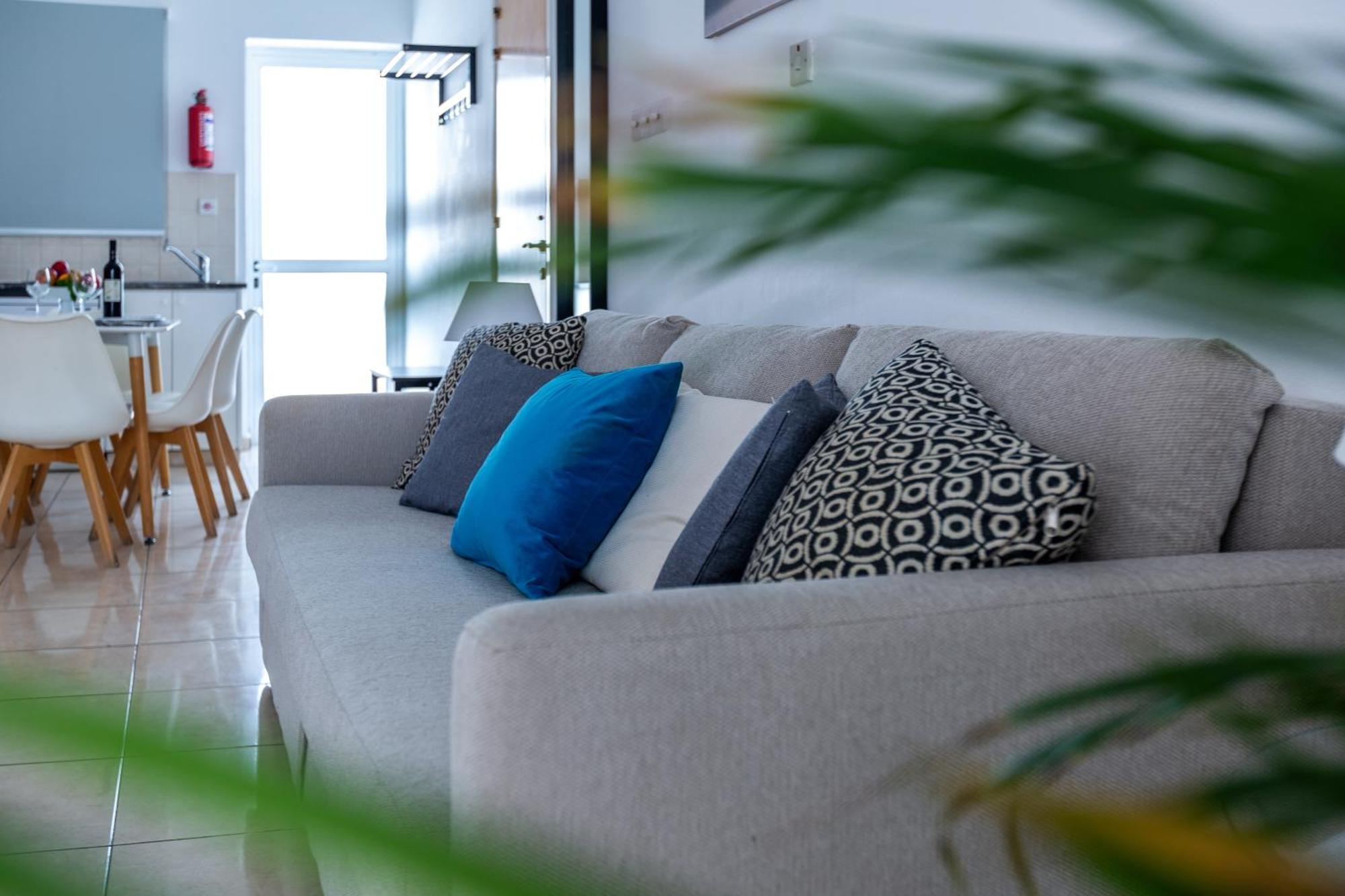Beautiful 2 Bed Apartment In Paphos Cyprus Buitenkant foto