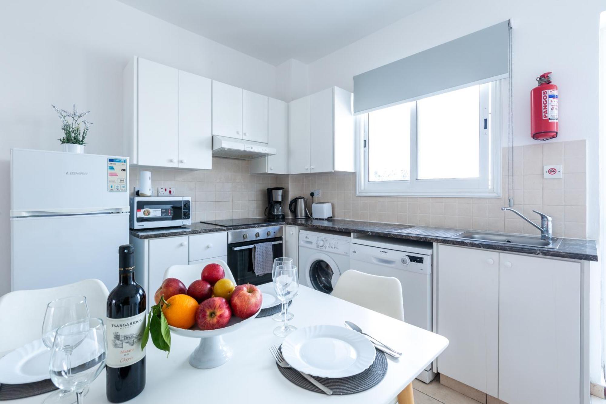 Beautiful 2 Bed Apartment In Paphos Cyprus Buitenkant foto
