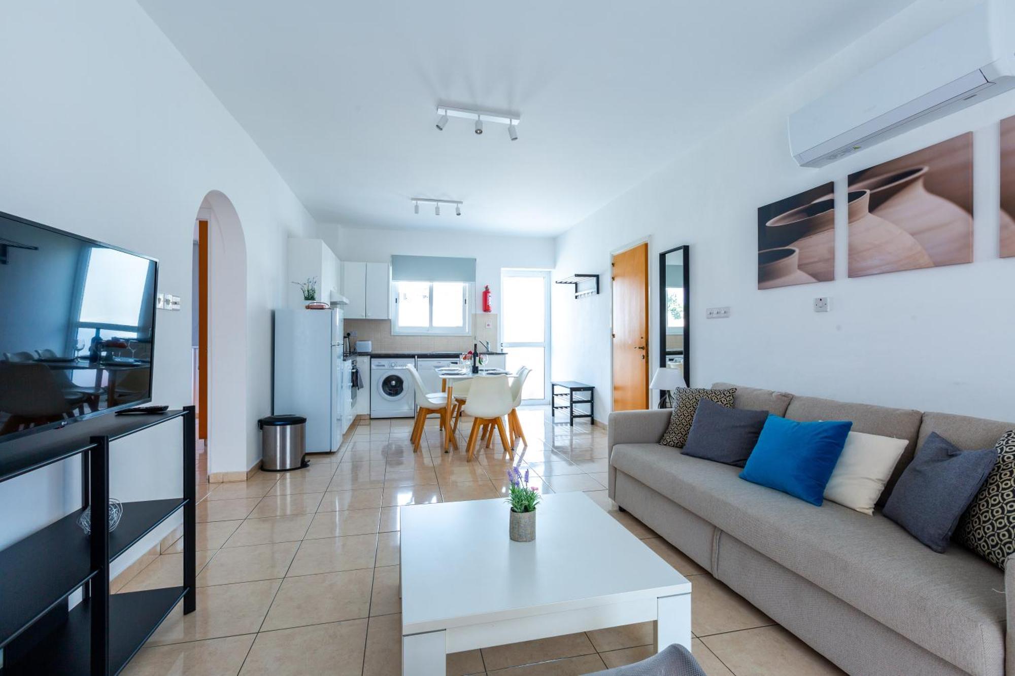 Beautiful 2 Bed Apartment In Paphos Cyprus Buitenkant foto
